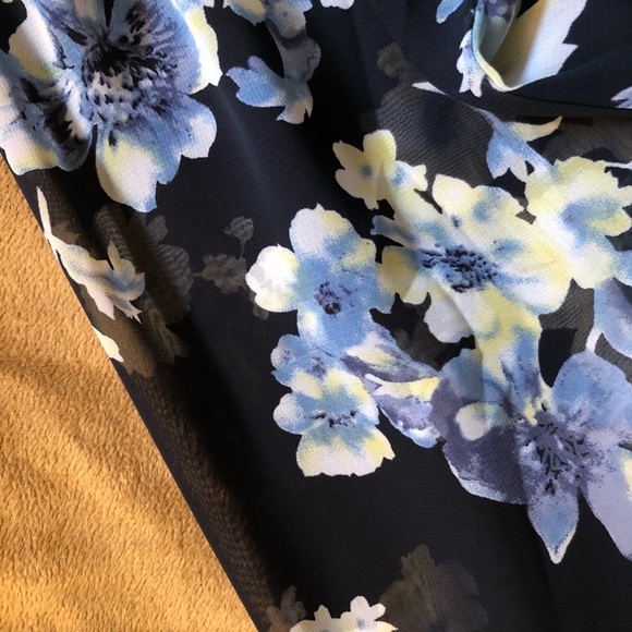 Floral Lace up Long sleeved Dress - Picture 5 of 6